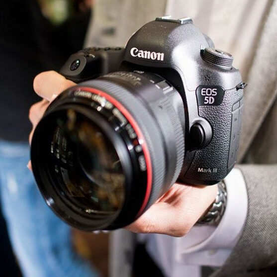 دوربین دیجیتال کانن مدل EOS 5D Mark III به همراه لنز 24-105 میلی متر L